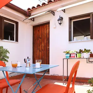 appartamento-con-terrazzo-a-piazza-dante.hotels-amalfi.com/